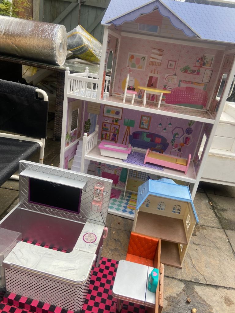 Doll house doll shop 