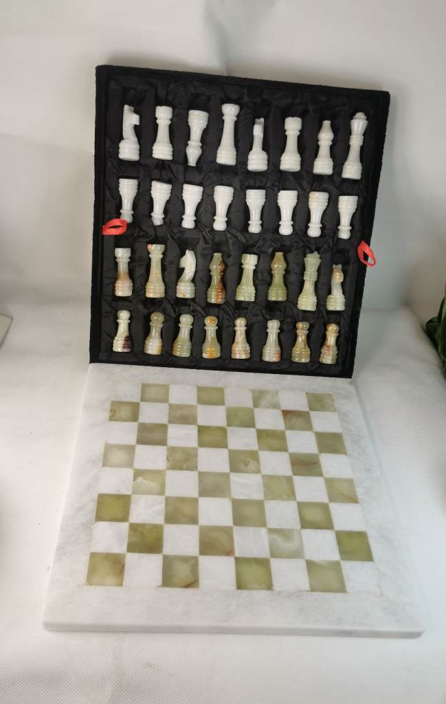 Marble Green and White Chess Set with wooden Velvet box 30cm, New