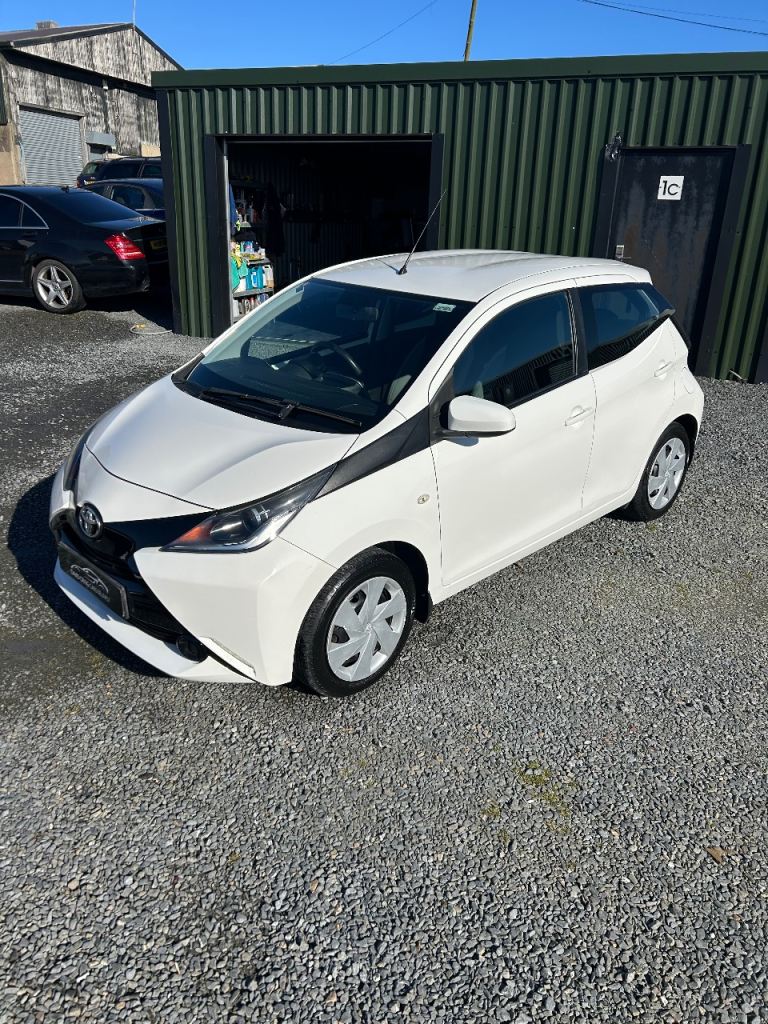 2015 Toyota aygo x play 1.0 5dr £20 tax cheap insurance & 6 months warranty 