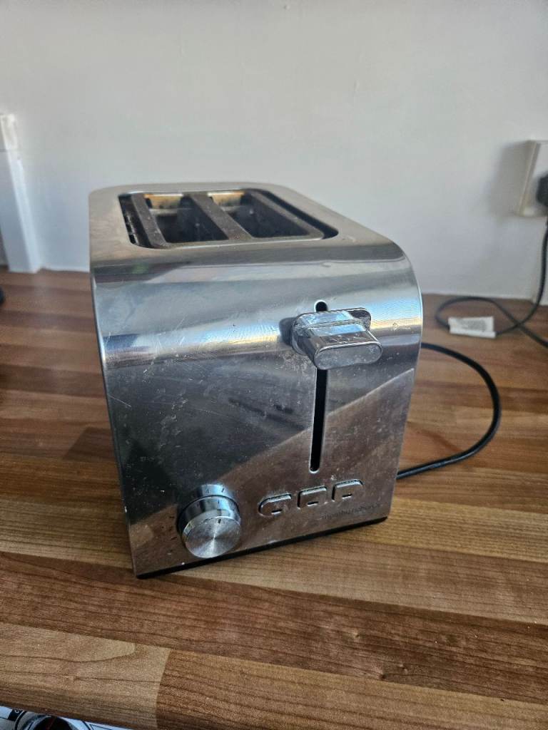 Silver 2-Slice Toaster – Good Condition