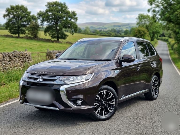 Black Mitsubishi Outlander PHEV Gx5HS