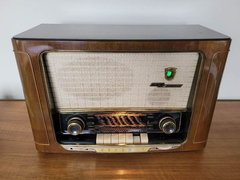 Vintage Grundig 2035W Valve Radio – Superb condition, restored and fully working