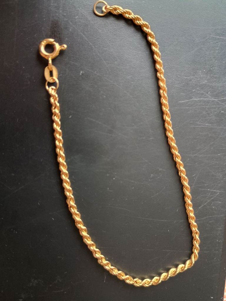£75 Gold 9 ct bracelet hallmark 375