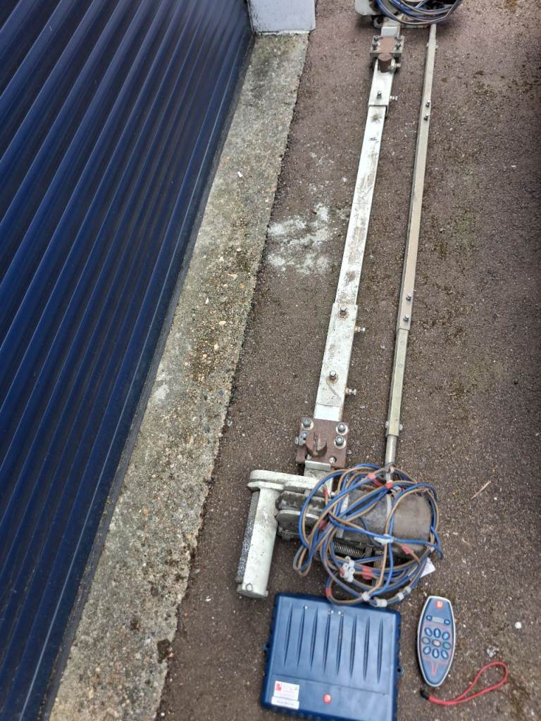 Caravan motor mover 