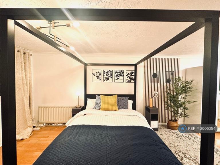1 bedroom in Ashbourne Road, London, CR4 (#2906354)