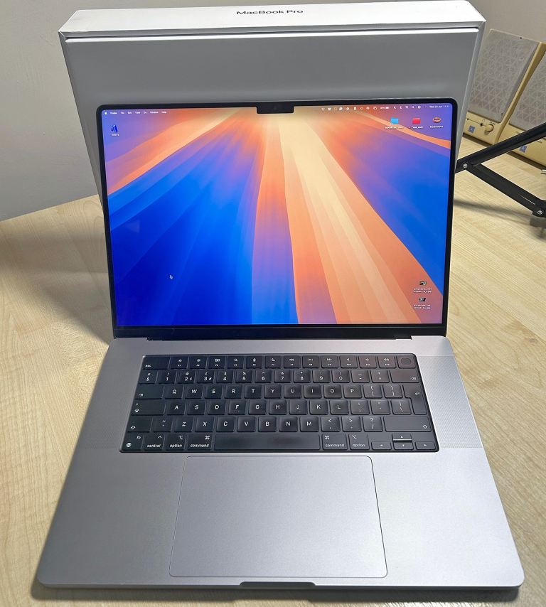 Apple MacBook Pro 16" (M1 Max, 32GB RAM, 1TB SSD) – Top Spec GPU