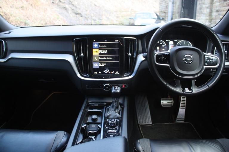 VOLVO V60 2.0 R-Design Plus D4 2019