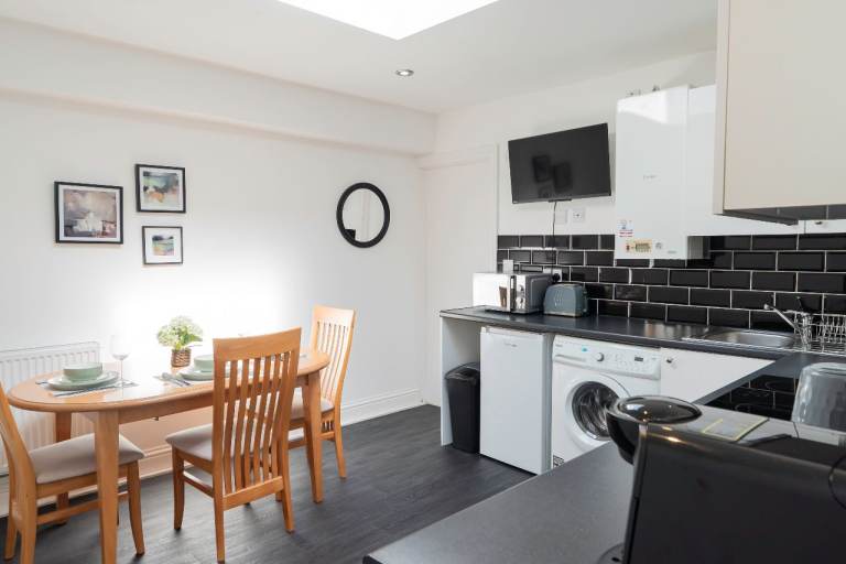 2 Bed Flat - (UNFURNISHED) Banbury - Universal Credit, DSS & Housing Benefit Welcome