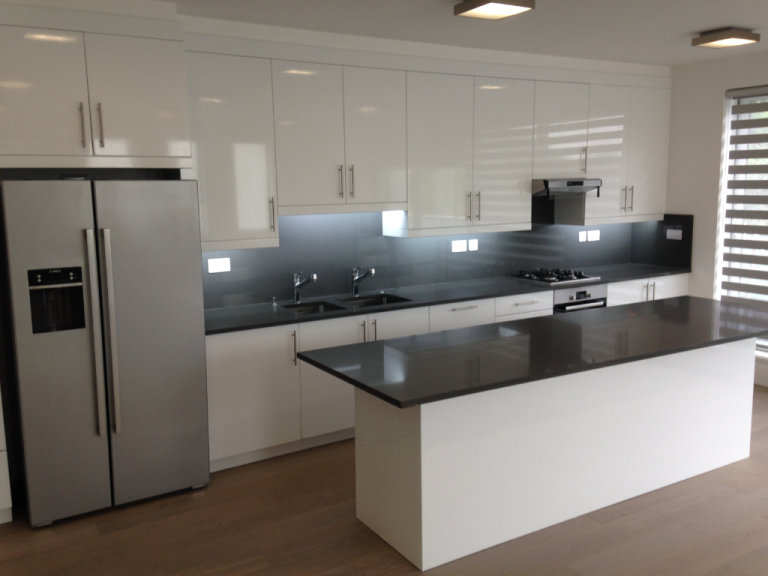 Quality Development Ground 3 Double Bed 2 Bath Flat Open Plan Doors Garden Drive VeryNearTubeShops