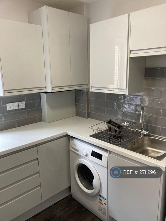 2 bedroom flat in Tennyson Road, Southampton, SO17 (2 bed) (#2711296)