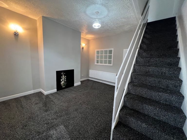 2 bedroom house for rent in Oldham OL9 area. 2 bed