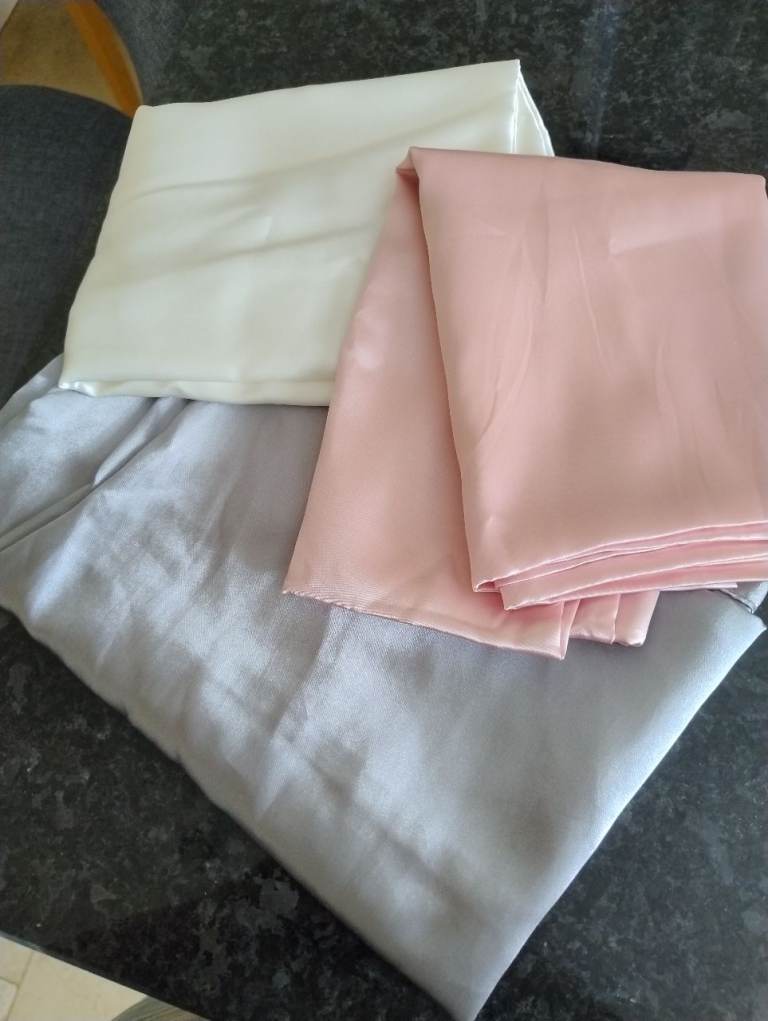 Set of 3 silky satin style pillowcases