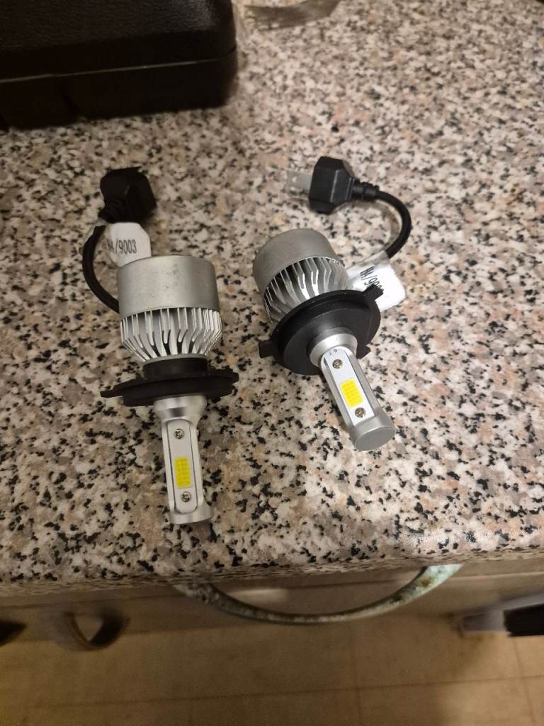 BRAND NEW RED BULBS 100 WATTS EACH BULB H4 3 PIN