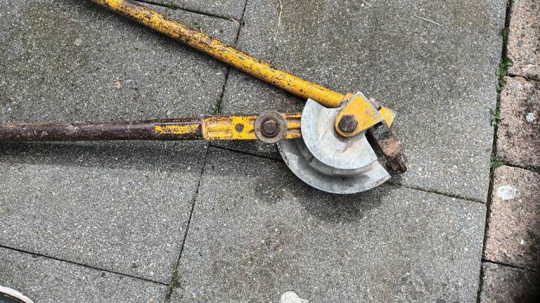 Pipe bender 