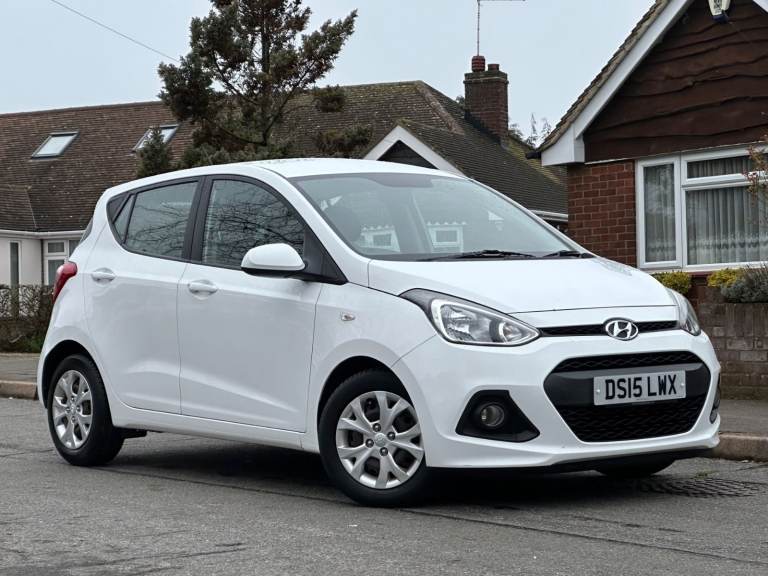 Hyundai i10 SE 1.0 Petrol Manual 2015 59,000 mileage white long mot history two keys good condition