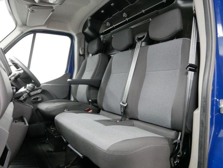 72 RENAULT MASTER 2.3 DCI 135 BHP SWB BUSINESS EDITION ( SAT NAV )