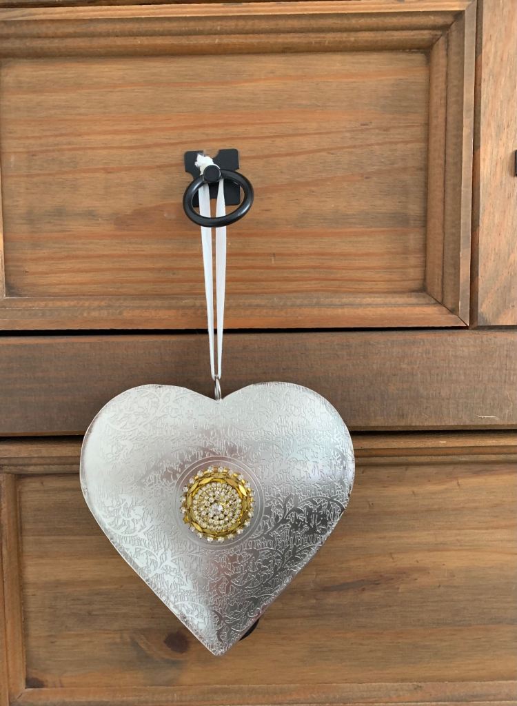Heart hanging ornament 