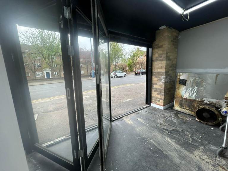 Takeaway Shop in Welling High Street Very Busy Area All Bills Included 