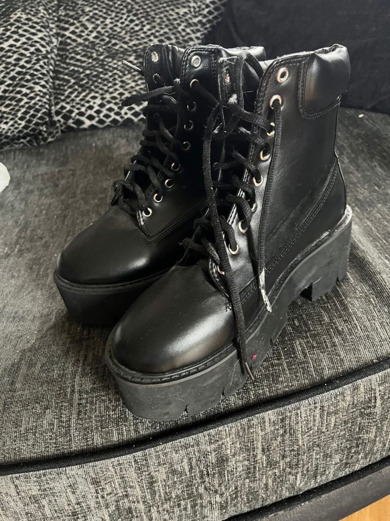 Ladies boots size 7