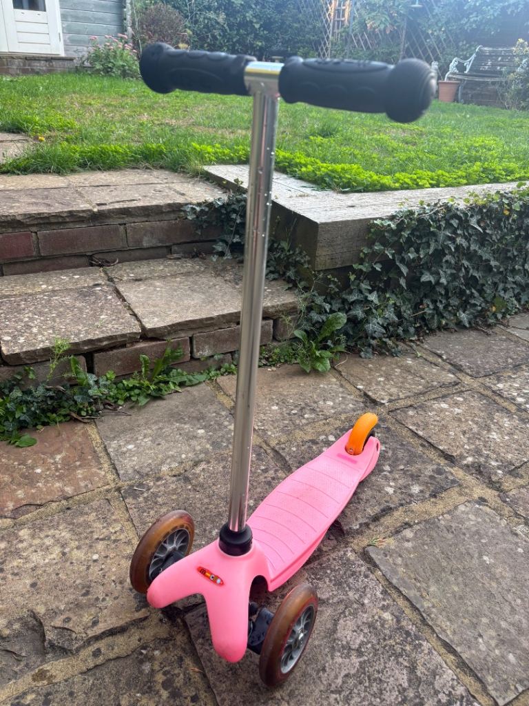Pink Micro 3 Wheel Scooter - Used (Very Good Condition) - Collect Right Away - Open To Offers 