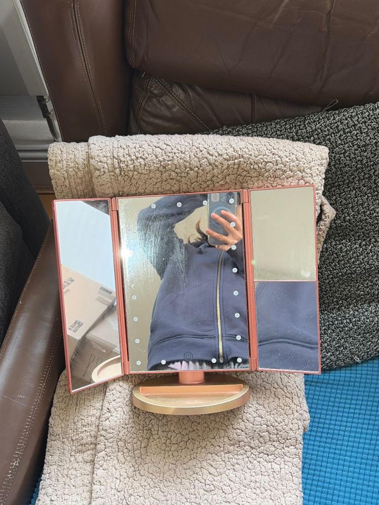 Pink Tri-Fold LED Make-up Mirror – Good Condition