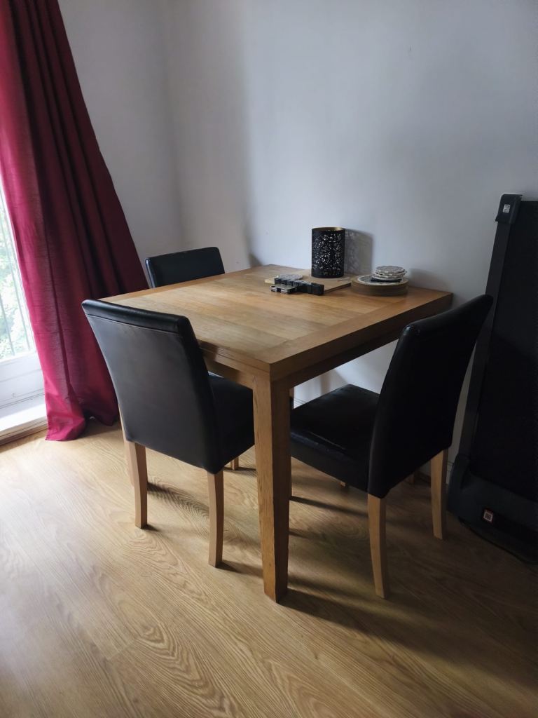 Extendable Wooden Dining Table with 3 Chairs – Good Condition
