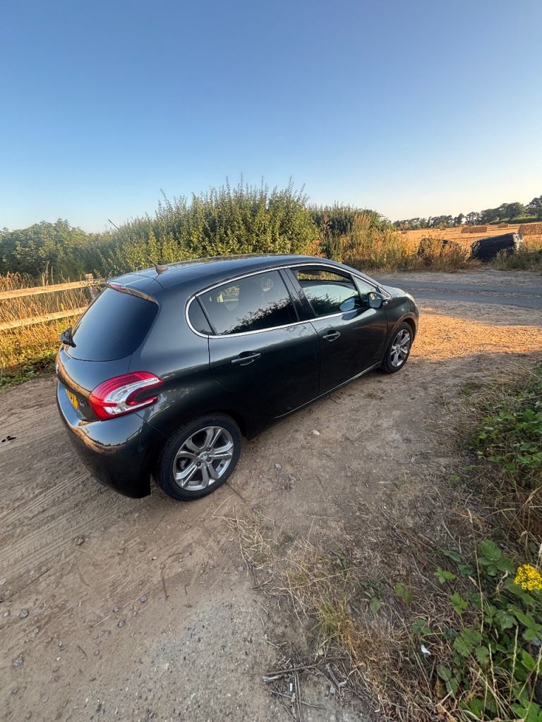 Peugeot, 208, Hatchback, 2014, Manual, 1560 (cc), 5 doors