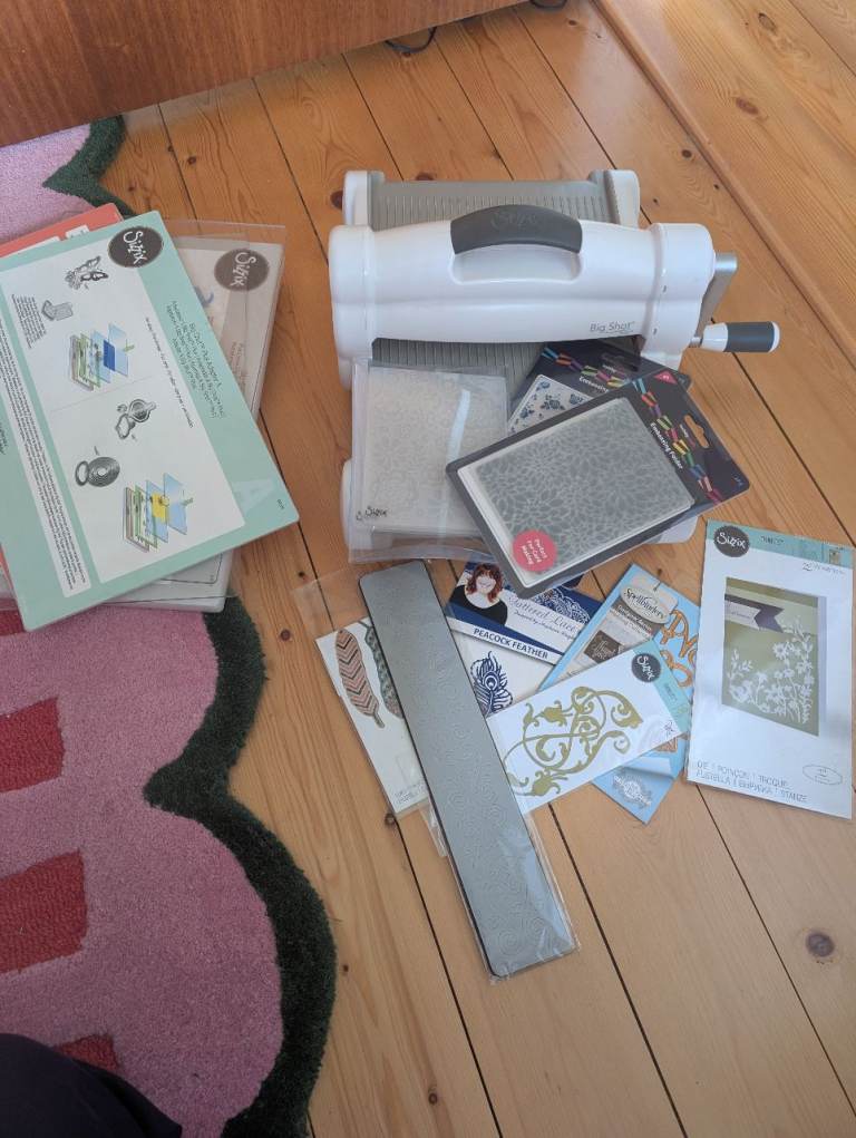 Sizzix Big Shot Machine with Dies and embossing folders