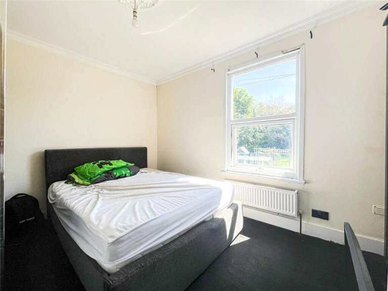 Double Room to rent £650