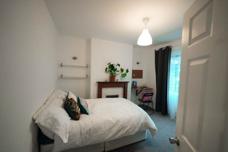 ✨ WONDERFUL DOUBLE ROOM AVAILABLE IN SHEPHERD'S BUSH 🗝