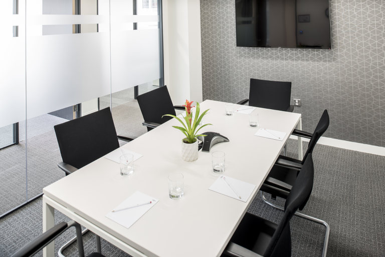 Barking - IG118BB \ Office for Rent with 4 Workstations