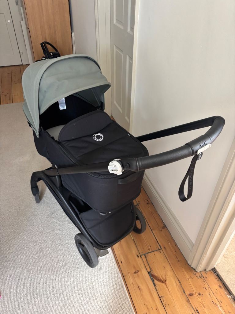 Bugaboo dragonfly Pushchair – Black with Green Canopy, Good Condition