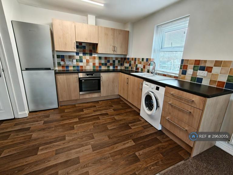 1 bedroom flat in High St, Gloucester, GL1 (1 bed) (#2963055)