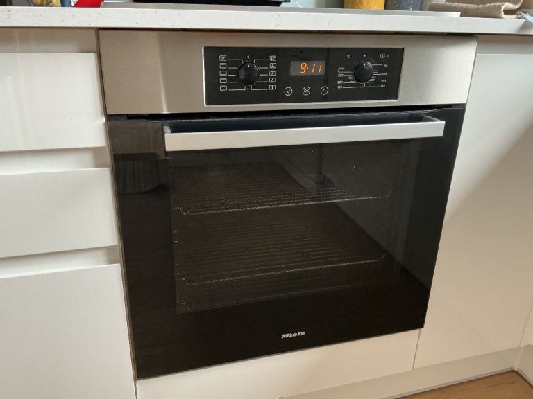 Miele built in/built under fan oven