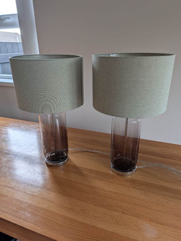 Pair of table lamps 