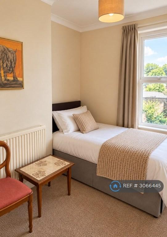 Studio flat in London Road, Dover, CT17 (#3066445)