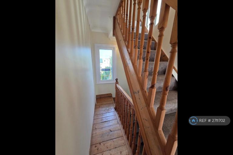 3 bedroom house in Cecil Road, Rochester, ME1 (3 bed) (#2711702)