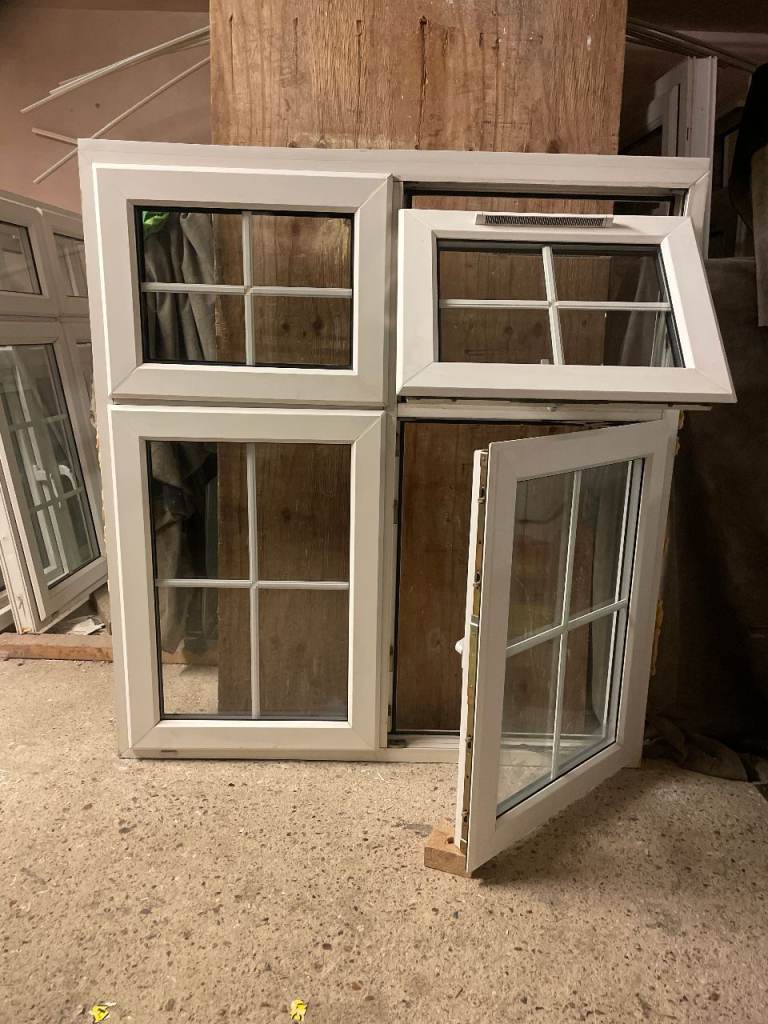 H 131/133 x W 122 cm - GEORGIAN UPVC DOUBLE GLAZED WINDOW - CLEAR GLASS (REF: MJ290)