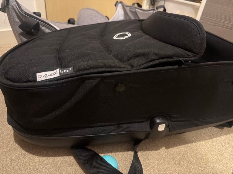 Bugaboo Bee 6 Bassinet / Carrycot - Black - Excellent Condition