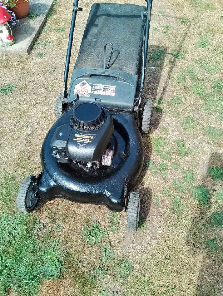Yard Machines 21" Cut Petrol Lawnmower