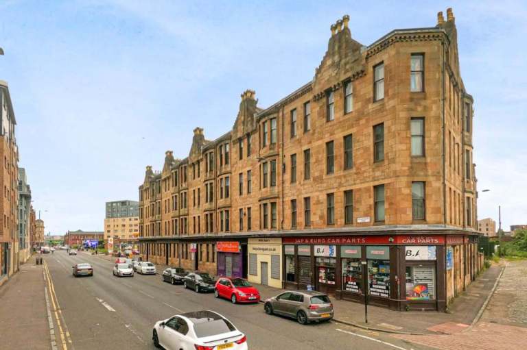 1 bedroom flat in Pollokshaws Road, Pollokshields, Glasgow, G41 1QT