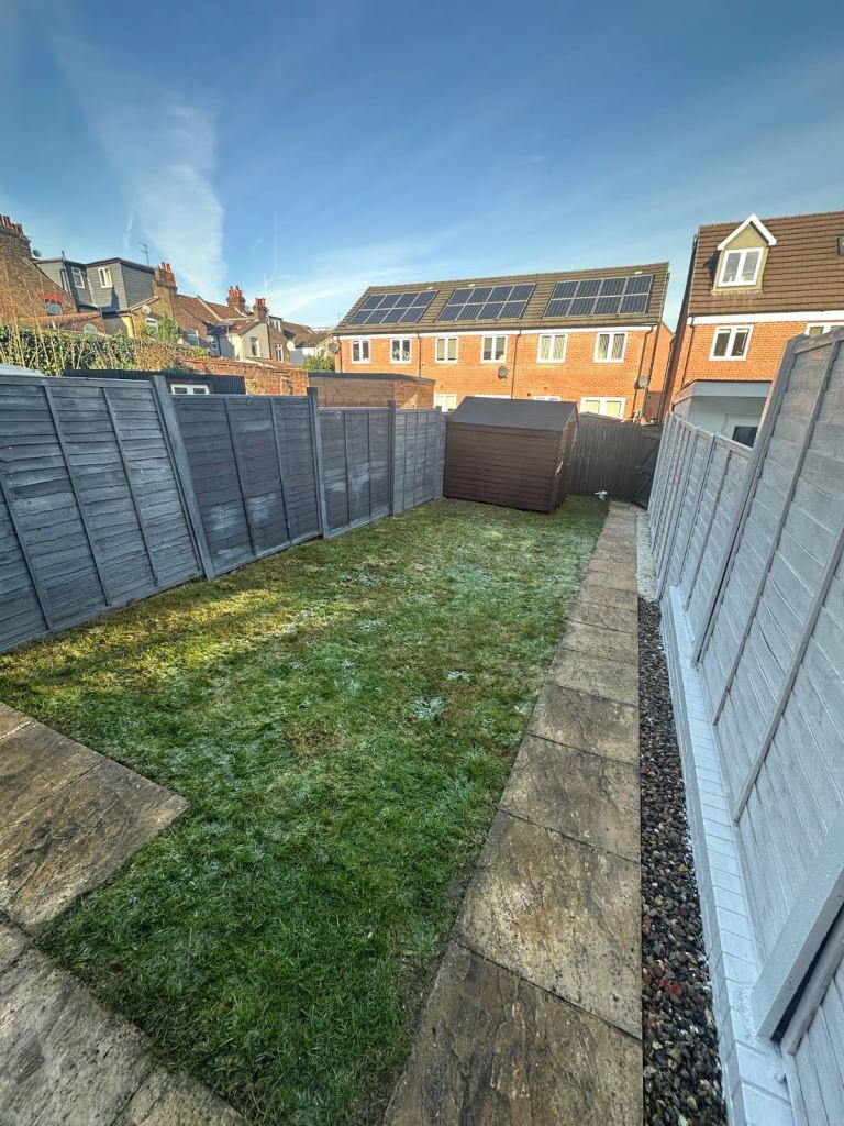 Freshly Refurbished House - Private Rd - Parking Bays