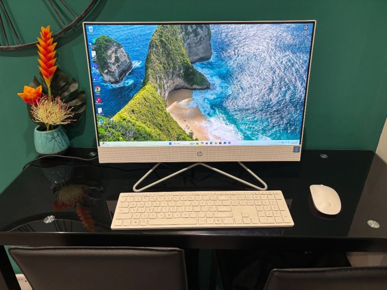 HP All-in-One 24” PC – Excellent Condition