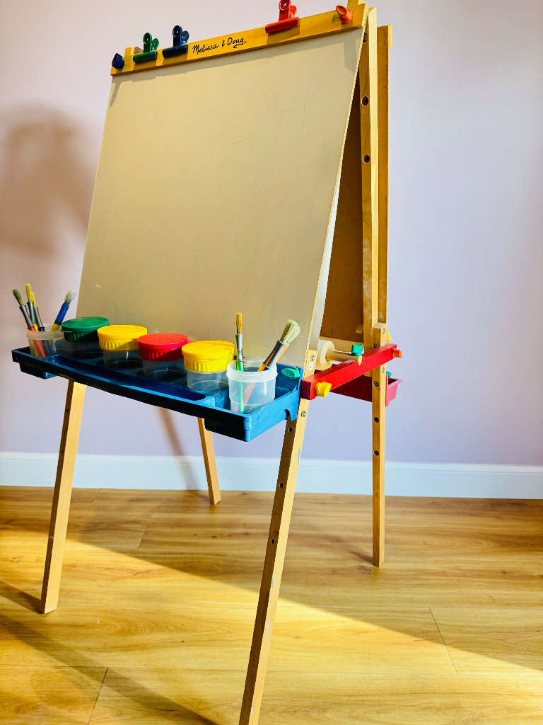Melissa & Doug Easel in excellent condition 