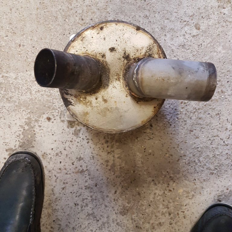 Boat exaust water trap