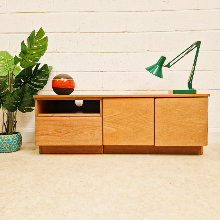 Beaver & Tapley Model 33 Vintage Mid Century Blond Teak Sideboard Entertainment Unit PG204