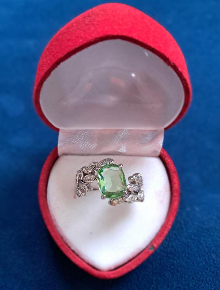 Silver Plated Green Crystal Leaf Ring Size 7 – New