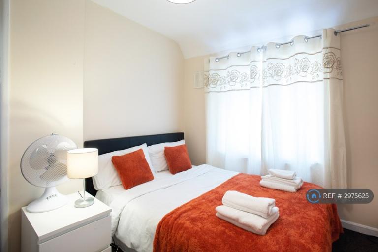 2 bedroom house in Sheppey Road, Dagenham, RM9 (2 bed) (#2975625)