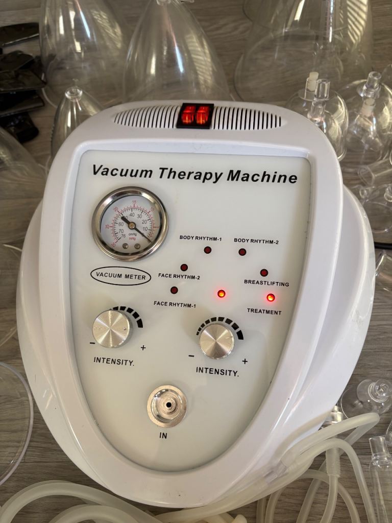 Vacuum therapy machine 