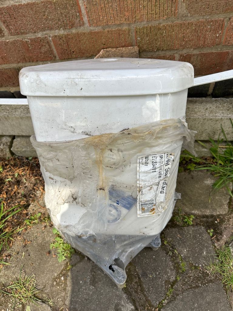 En suite corner toilet cistern £20